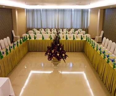 Derhao company provides high quality conference tablecloths with good price