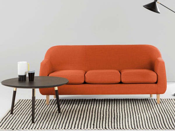 Bọc ghế sofa bằng chất liệu vải bố.
